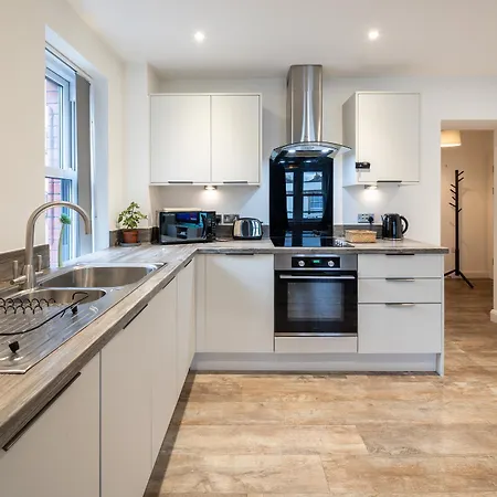 Elegant & Stylish בריסטול