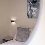 Elegant & Stylish Apartment *